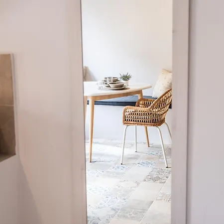 Nisha Apartment *